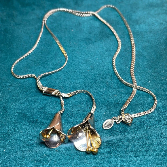 Avon Jewelry - Avon Calle Lily Necklace